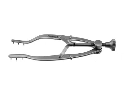 Stevenson lacrimal sac self-retaining retractor, 3 3/8'',3x3 blunt prongs, 20.0mm blade spread, adjustable spread